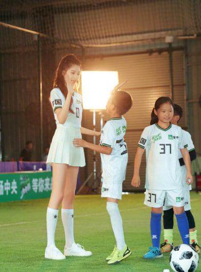 C罗梅西双骄争霸足坛巅峰对决